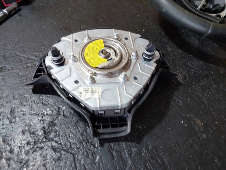 VOLANT À TROIS BRAS CUIR VOLKSWAGEN GOLF IV PASSAT B5 1J0419091AF