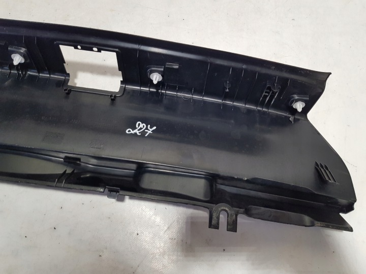 PROTECTION SEUIL COUVERCLES DE COFFRE MERCEDES W204 2046900825