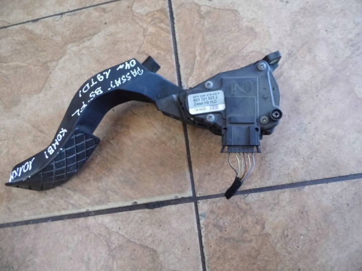 PASSAT B5 RESTYLAGE 1.9TDI 04' KOM PÉDALE POTENTIOMÈTRE GAZ 8D1721523J