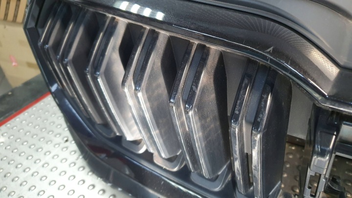 GRILLE CALANDRE SKODA KAMIQ LIFT 23- 658853653C