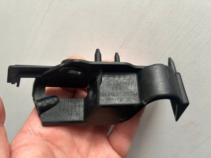 AUDI A4 B8 LIFT 2011-2015 GLISSIÈRE PARE-CHOCS GARDE-BOUE GAUCHE AVANT 8K0 ORIGINAL
