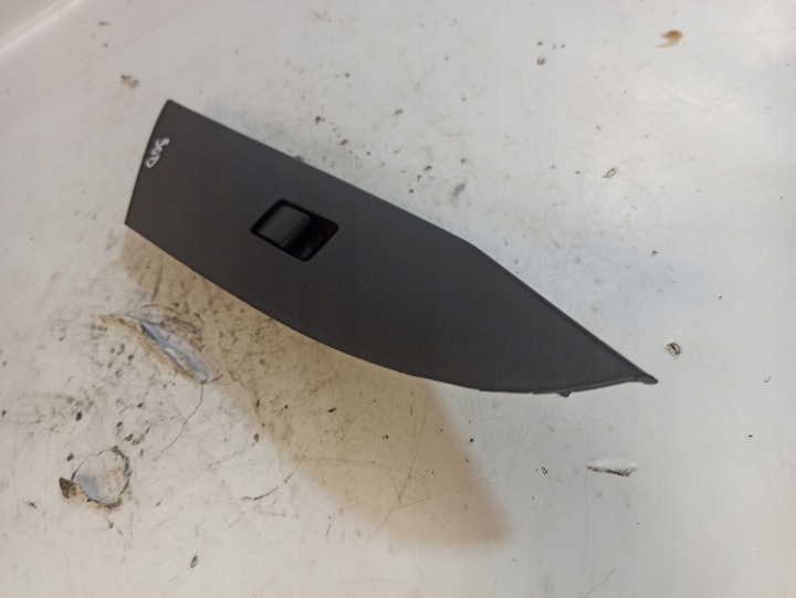 MAZDA 3 COMMUTATEUR VITRE DROIT AVANT BBM266370 BBM4684L1 BBM44281F