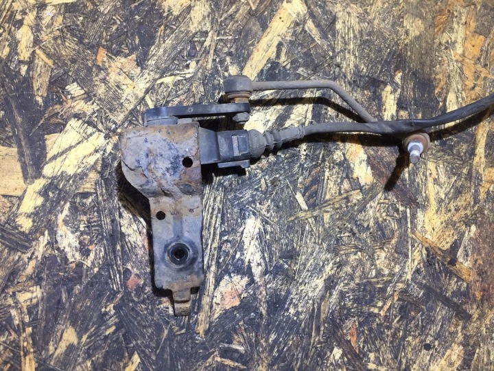 A6 C6 CAPTEUR NIVELLEMENT GAUCHE AVANT 4F0941285