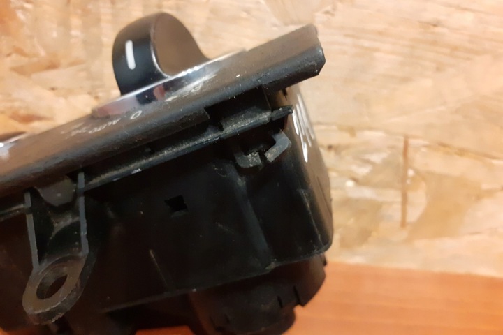 COMMUTATEUR FEUX MERCEDES-BENZ E (W211) 2115450104 2.2L DIESEL 90KW 2006