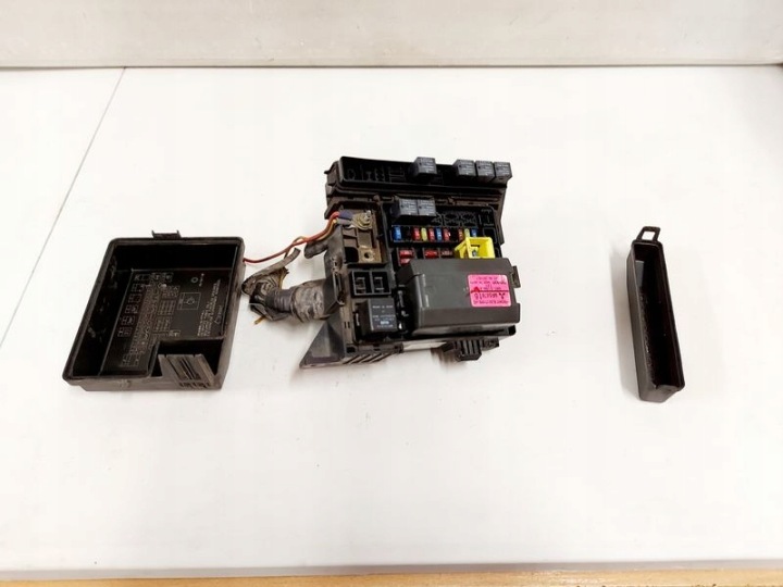 MITSUBISHI GRANDIS 2.4 B BOÎTE FUSIBLES MODULE ECU MR587816