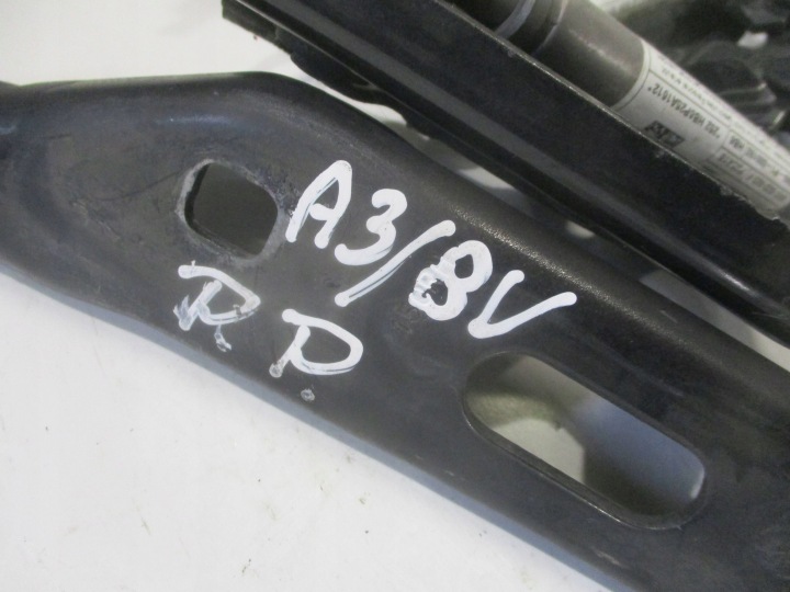 CHARNIÈRE CAPOTS DROIT MOYEU AUDI A3 8V LY8U