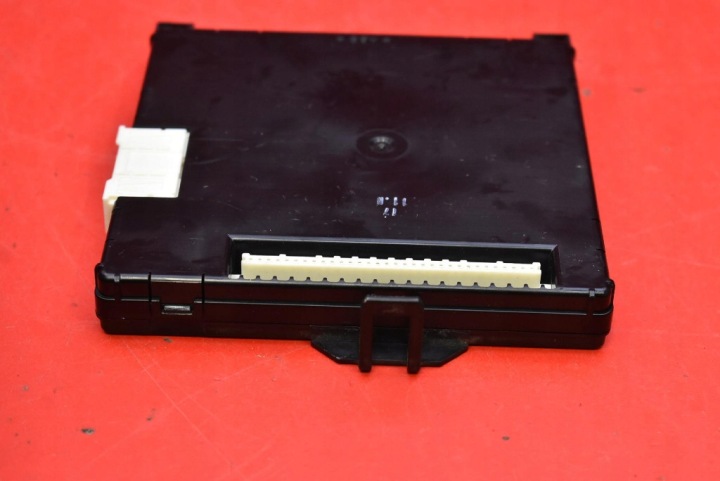 CONTRÔLEUR FUSIBLE 89221-0D110 MB238000-8333 TOYOTA YARIS 3 III 1.33 VVTI 99 KM