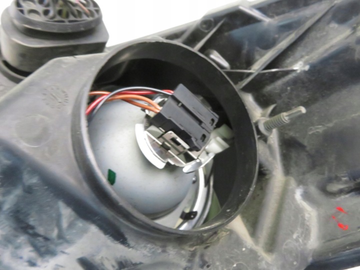PHARE DROITE AVANT FORD FIESTA MK6 VI 8A6113W029CH