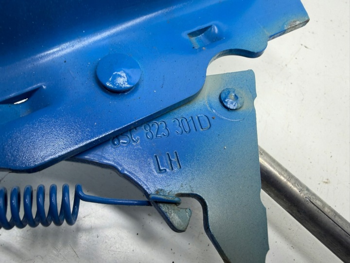 AUDI TT CHARNIÈRE CAPOTS DROITE CÔTÉ MOYEU PROTECTION PIÉTONS 8S0823823