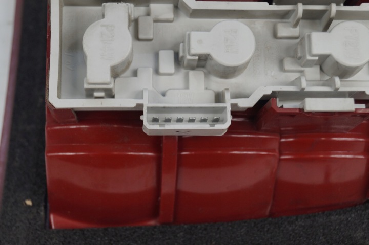 SKODA OCTAVIA PHARE GAUCHE ARRIÈRE HAYON BERLINE COMPACTE YU3X-13405-BA