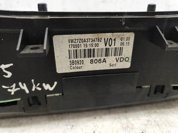 COMPTEUR VW PASSAT B5 (3B3) 3B0920806A 1.9L DIESEL 96KW 2002
