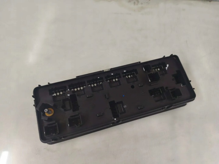 LAND ROVER DEFENDER BOÎTE FUSIBLES ENSEMBLE 3.0 D250 MHEV 4X4 2025