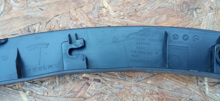 TESLA MODÈLE Y 22- MOULURE GARDE-BOUE DROIT ARRIÈRE DROITE ARRIÈRE 1683866-00-A