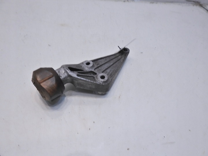 POIGNÉE COUSSIN MOTEUR AUDI A6 C6 2.0 TFSI