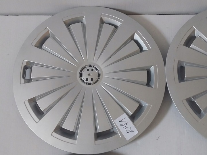 1071 ENJOLIVEURS AUDI 8W0601147 AUDI 16 ÉTRIERS