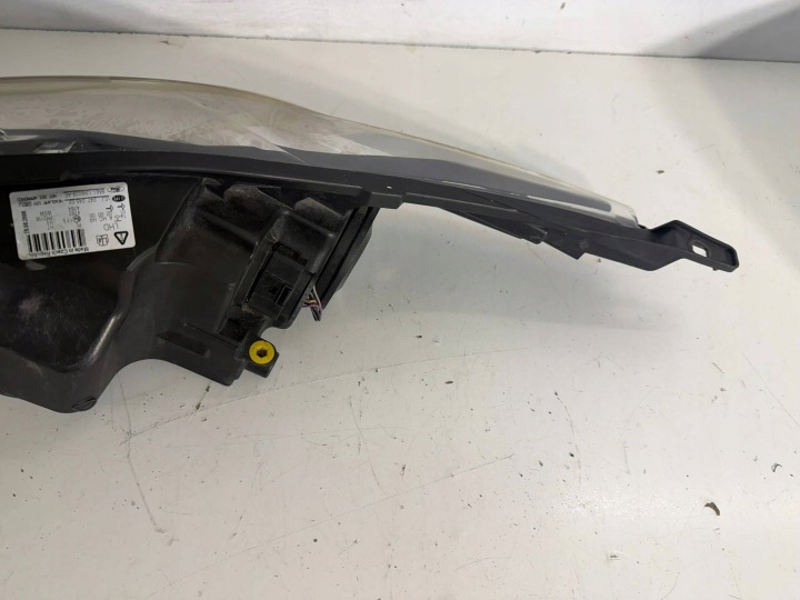 PHARE DROIT AVANT DROITE AVANT FORD FIESTA MK7 EUROPE