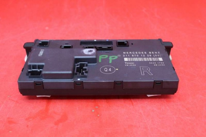 CONTRÔLEUR MODULE PORTES DROIT AVANT 2118701226 MERCEDES E-KLASA W211 02-06