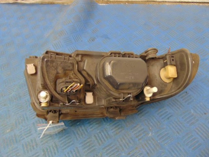 AUDI A4 B5 PROJECTEUR GAUCHE ÉLÉMENT VERS POLISSAGES 8D0941003AK