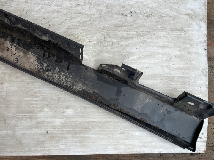 MERCEDES E-KLASA W212 UNIVERSEL SEUIL GAUCHE MOULURE A2126900740L