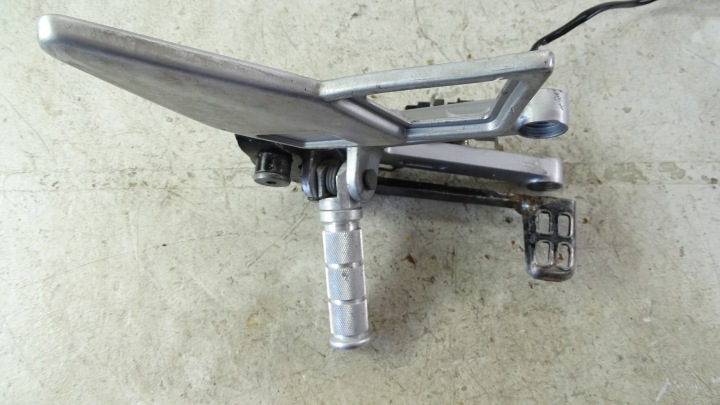 YAMAHA TZR 50 SET PODNOZEK DROIT LEVIER