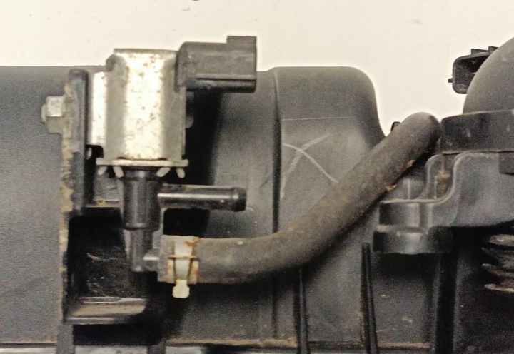 COUVERCLE DE SOUPAPES AVEC CAPTEUR SOUPAPE NISSAN NOTE E11 MICRA K12 22365AX000