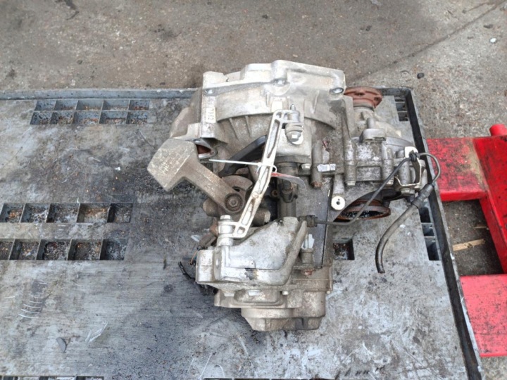 VOLKSWAGEN TOURAN I LIFT 1.4 TSI BOÎTE DE VITESSES MANUELLE KWC