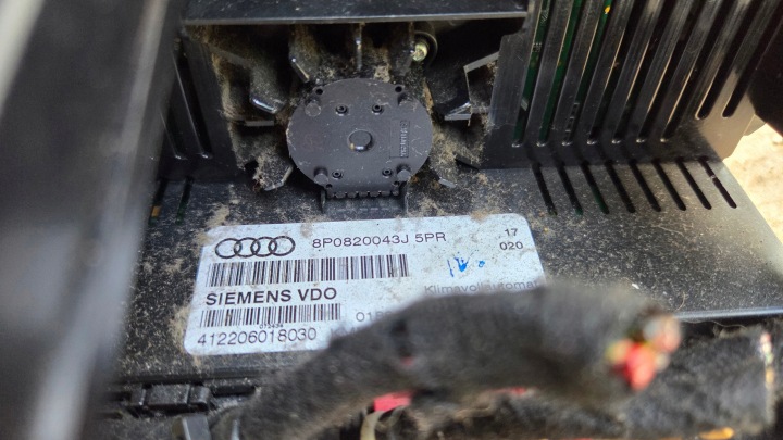 AUDI A3 8P LIFT SPORTBACK CHÂSSIS CHÂSSIS CORBEILLE RADIO 2 DIN 8P0858005D COMMUTATEUR PANNEAU CONDUIT D'AIR CLIMATISATION 8P0820043J AUDI A3 8P CHAUFFAGE SIÈGES