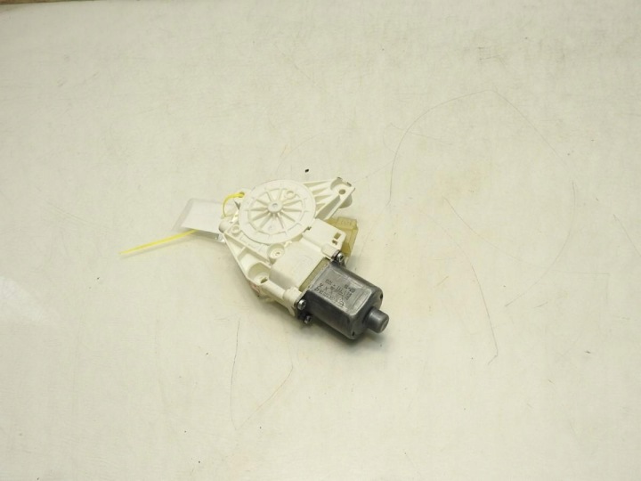 PETIT MOTEUR VITRES GAUCHE ARRIÈRE MERCEDES W204 0130822443