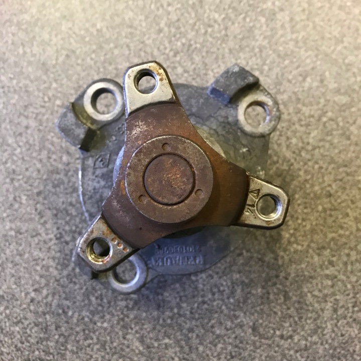 POMPE À EAU RENAULT MASTER III 2.3 DCI 210103098R