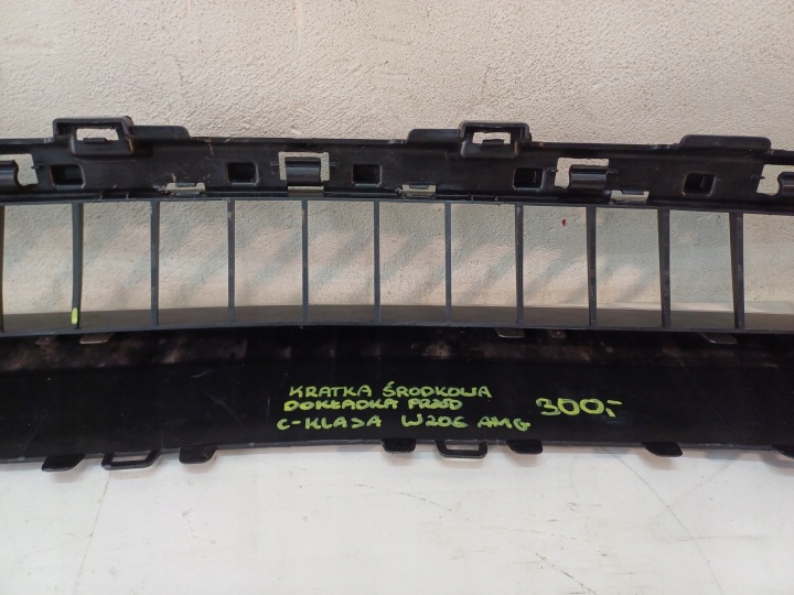 GRILLE CENTRALE PARE-CHOCS AVANT MERCEDES-BENZ C-KLASA W206 AMG 21-