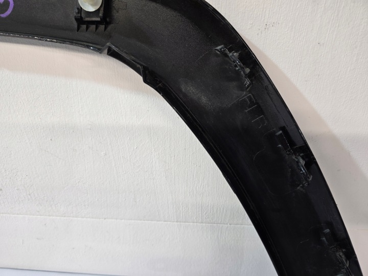 MOULURE GARDE-BOUE TOYOTA RAV4 GAUCHE 75602-42170 AVANT AVANT