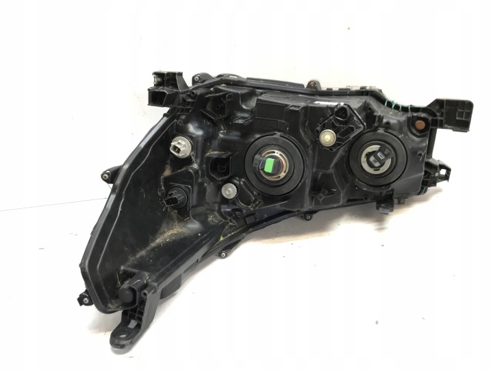 TOYOTA HILUX VIII DROITE PHARE AVANT 81110-0KK60