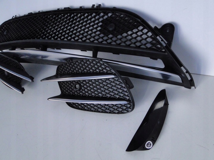 MERCEDES CHAPE MOULURE GRILLE DROITE DANS PARE-CHOCS 43 53 AMG W213 213 238 W238