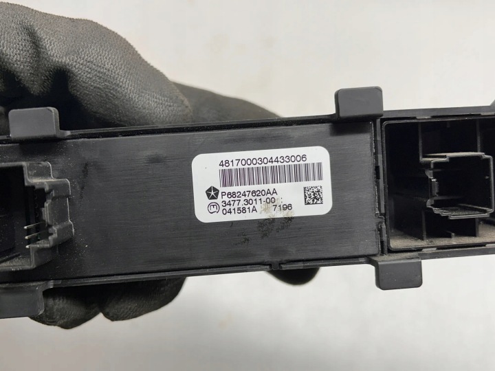 DODGE RAM 1500 IV 09- COMMUTATEUR ATTELAGE USA CROCHET P68247620AA