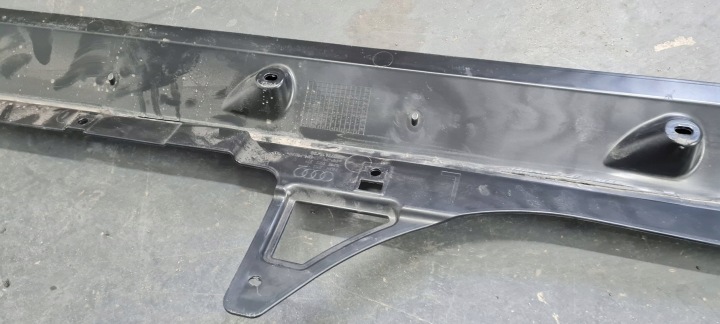 SQ8 4M RSQ8 Q8 MOULURE REVÊTEMENT SEUIL GAUCHE PLASTIQUE SEUIL 4M8825211