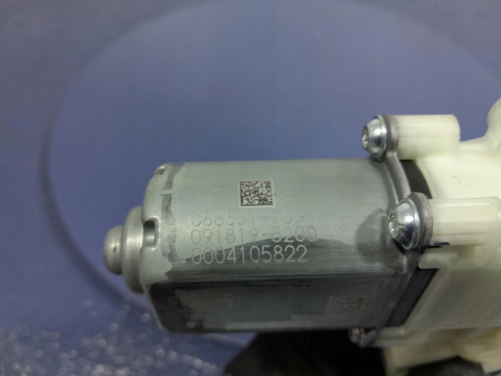 MERCEDES GLE W167 PETIT MOTEUR ÉLÉVATEUR VITRES AVANT DROIT A0009065706