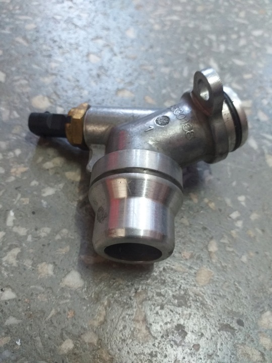 BMW R1200GS RACCORD DE TUYAU LIQUIDE REFROIDISSEMENT 8530168