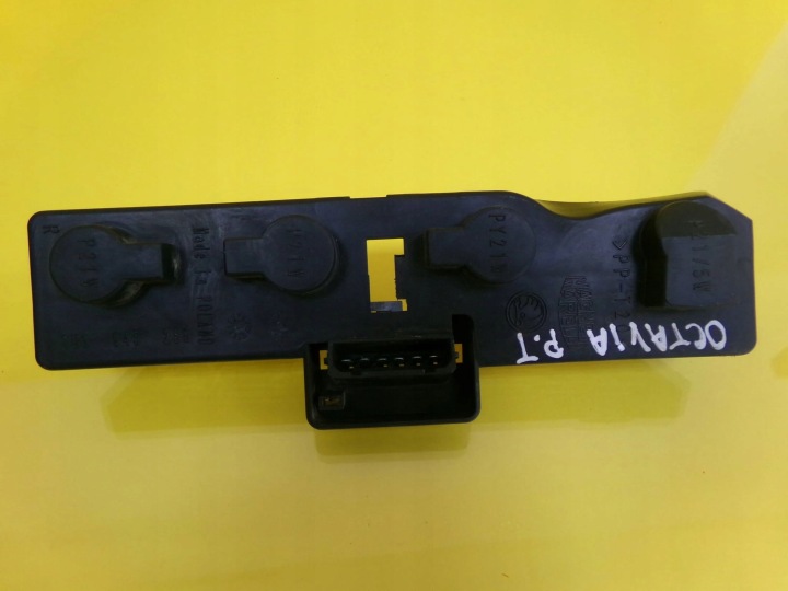 DOUILLE D'AMPOULE DROIT ARRIÈRE SKODA OCTAVIA MK1 1U9945258 NR574