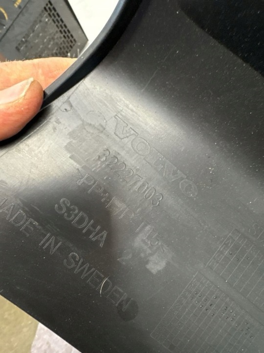 VOLVO V60 MOULURE PARE-CHOCS ARRIÈRE ARRIÈRE DIFFUSEUR 32227003 18 25