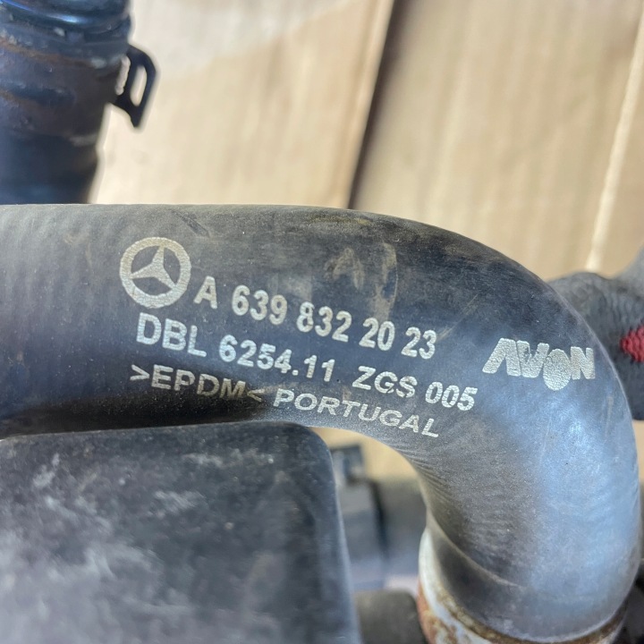 MERCEDES W639 VIANO ÉLECTROVANNE EAU CHAUFFAGE REFROIDISSEMENT TUYAU DE DÉRIVATION