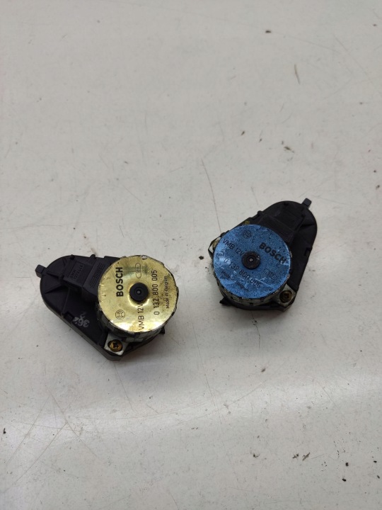 BMW 7 E32 1993 PETIT MOTEUR CAPOTS CONDUIT D'AIR 0132800005