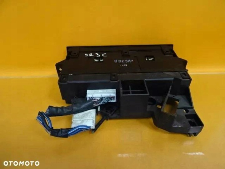 PANNEAU COMMANDE CONDUIT D'AIR CLIMATISATION MAZDA 323C UBE5HA NR428