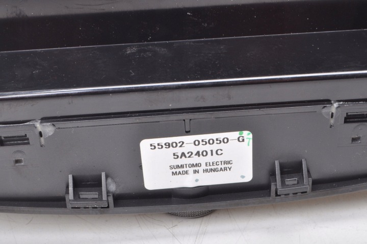 TOYOTA AVENSIS II T25 RADIO PANNEAU CLIMATISATION 86120-05081