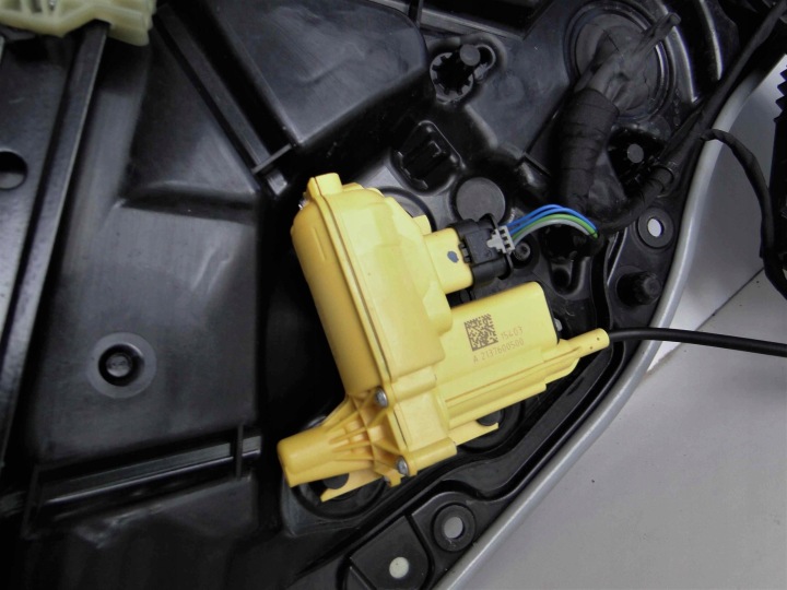 MERCEDES W13 213 LIMU INSERT PORTES ARRIÈRE GAUCHE SERRURE