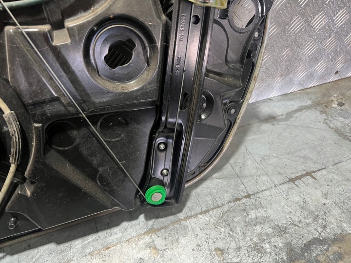 MERCEDES C W205 ÉLÉVATEUR VITRES GAUCHE AVANT EUROPE
