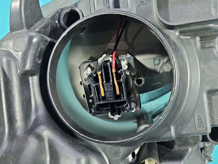 PROJECTEUR GAUCHE PHARE AVANT PEUGEOT 3008 I 09-13 EUROPE