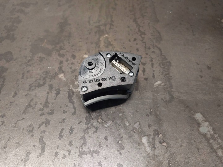 COMMUTATEUR BOUTON CAOUTCHOUC MERCEDES-BENZ C W203 A2038210879