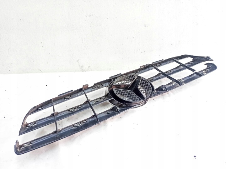 MERCEDES-BENZ CLK A209 C209 2003 GRILLE DE RADIATEUR