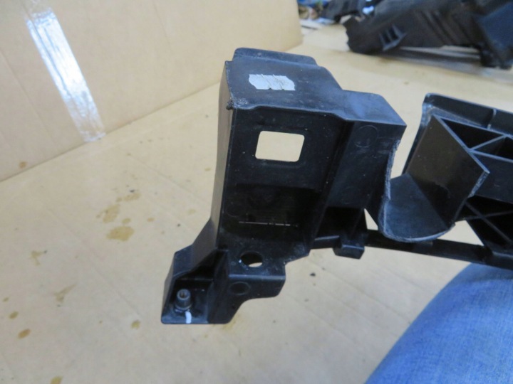 SEAT IBIZA V GLISSIÈRE FIXATION PHARES GAUCHE AVANT 6F0807571