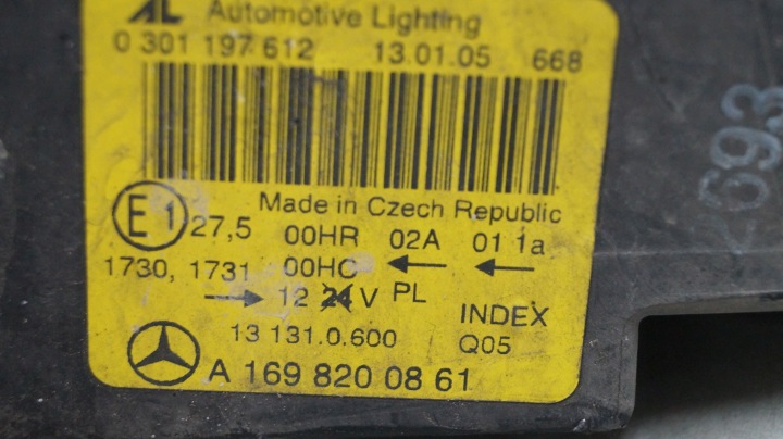 MERCEDES W169 PHARE DROIT AVANT UK LENTILLE (S2436)